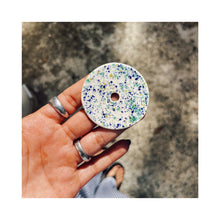 Load image into Gallery viewer, Taíno studs (MÁS COLORES DISPONIBLES)
