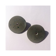 Load image into Gallery viewer, Taíno studs (MÁS COLORES DISPONIBLES)
