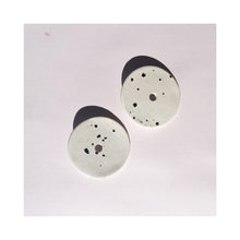 Load image into Gallery viewer, Taíno studs (MÁS COLORES DISPONIBLES)
