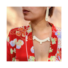 Load image into Gallery viewer, Curvita y puntos necklace
