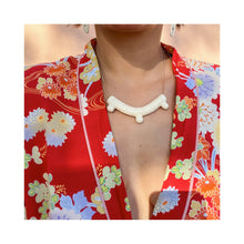 Load image into Gallery viewer, Curvita y puntos necklace
