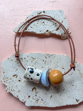 Load image into Gallery viewer, Forma necklace pecas
