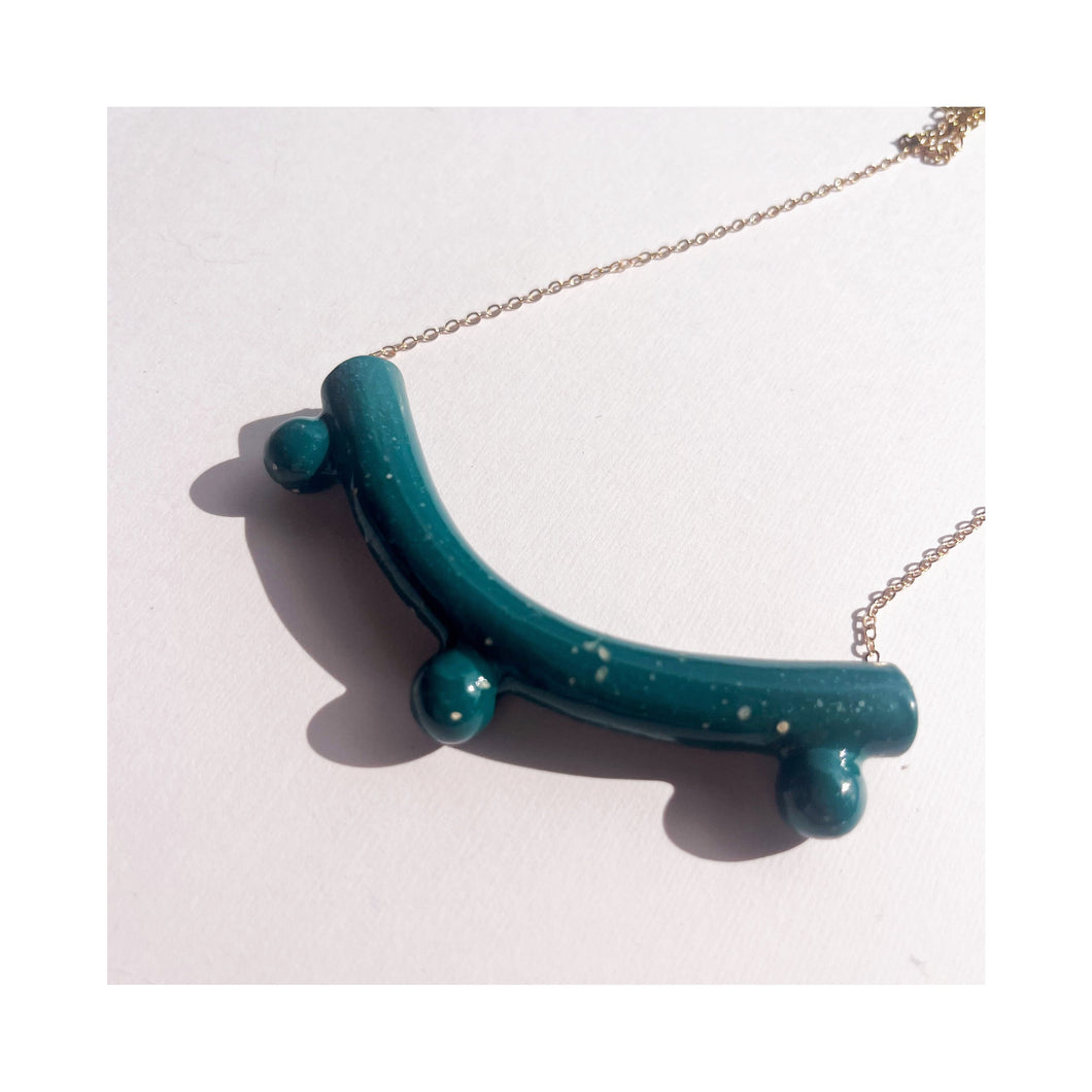 Curvita y puntos necklace