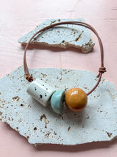Load image into Gallery viewer, Forma necklace pecas
